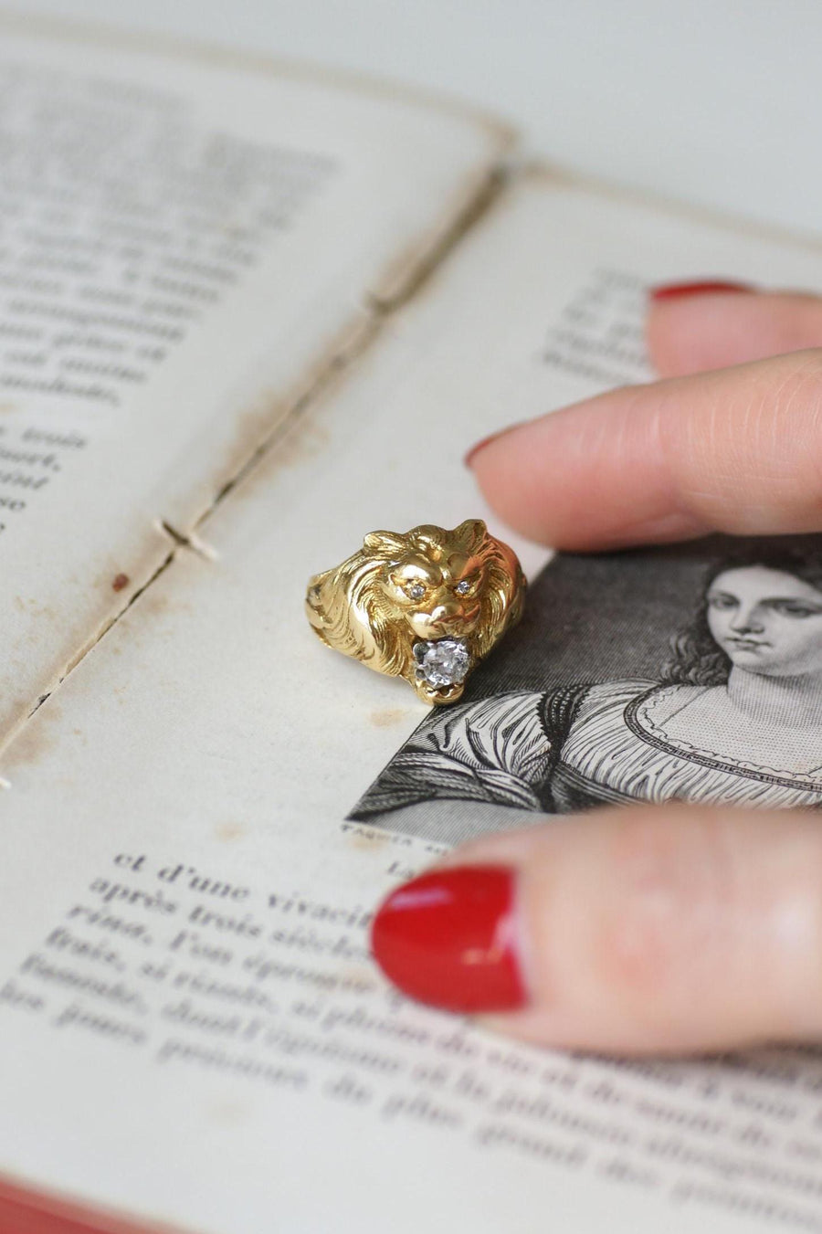 Antique Lion Ring Diamonds on Yellow Gold