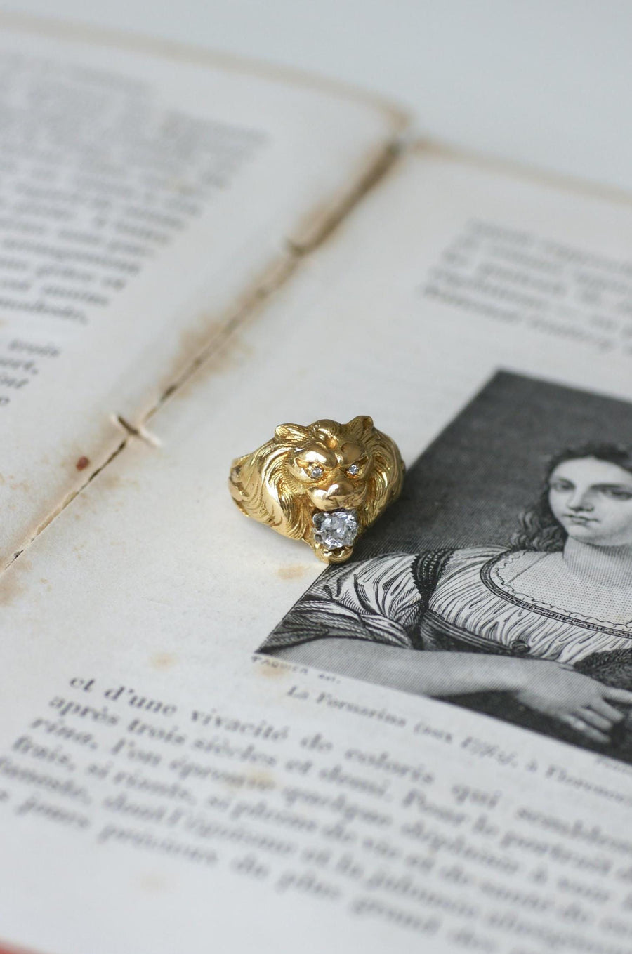 Antique Lion Ring Diamonds on Yellow Gold