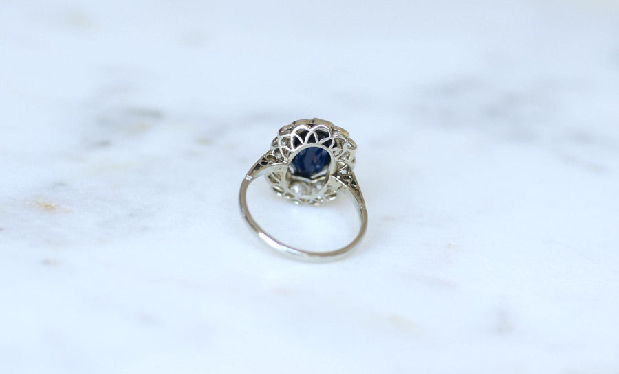 Ring Marguerite Art Deco Sapphire 3.00 Cts Surrounded by Diamonds on White Gold