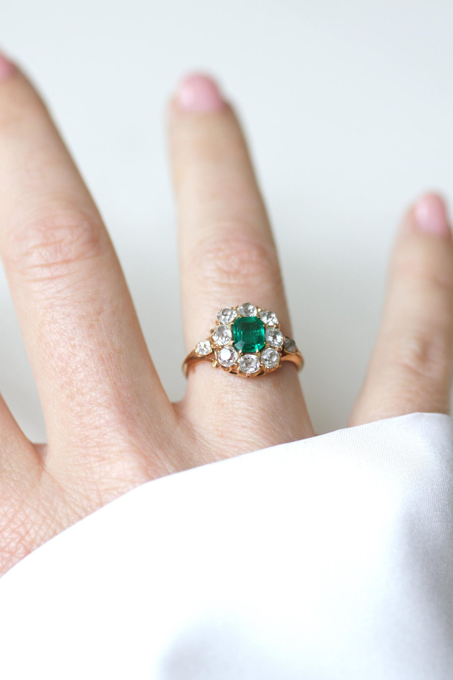 Ring Marguerite Colombian Emerald 0,60 Ct and Diamonds on Rose Gold