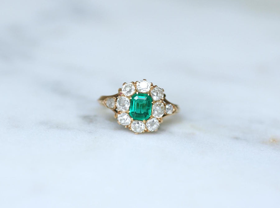 Ring Marguerite Colombian Emerald 0,60 Ct and Diamonds on Rose Gold