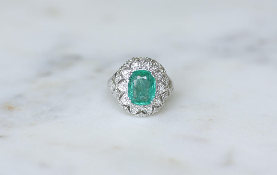 Art Deco Style Dome Ring Emerald 2.58 Cts and Diamonds on White Gold