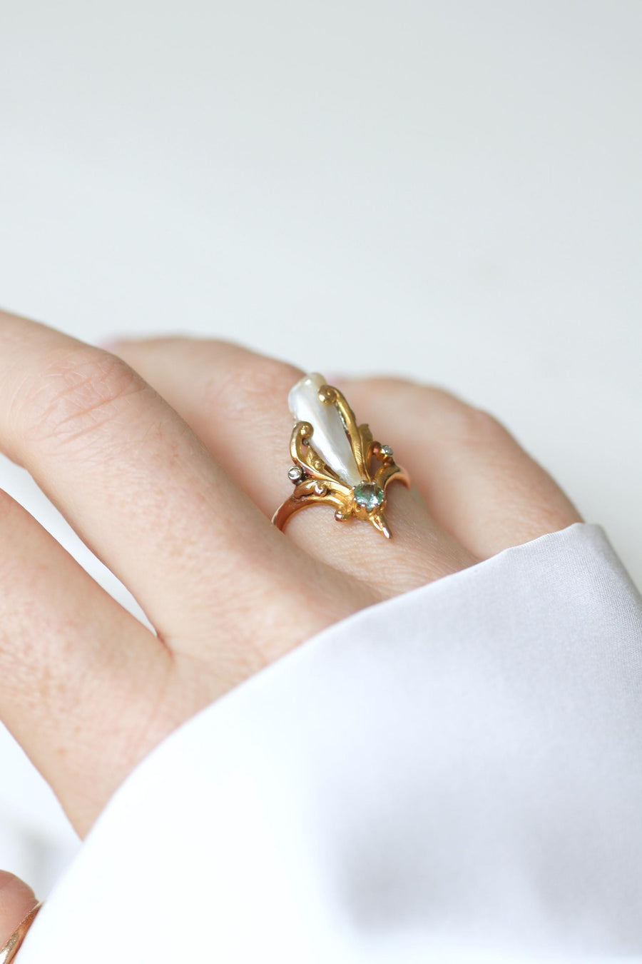 Art Nouveau Ring Baroque Fine Pearl, Emerald and Diamonds on Yellow Gold