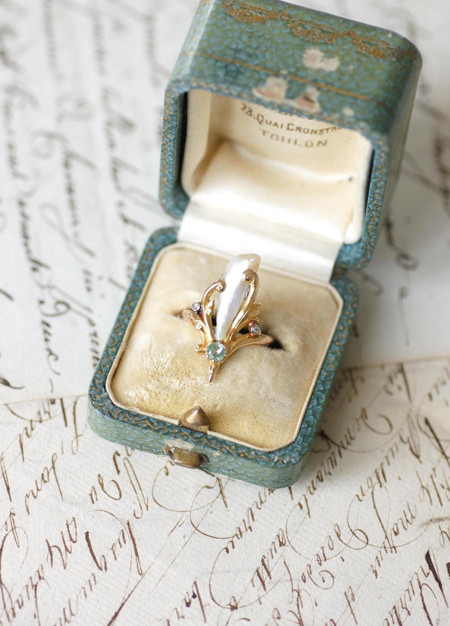 Art Nouveau Ring Baroque Fine Pearl, Emerald and Diamonds on Yellow Gold