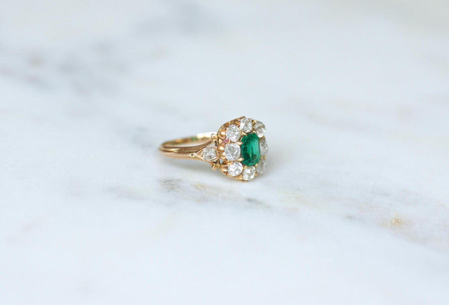 Ring Marguerite Colombian Emerald 0,60 Ct and Diamonds on Rose Gold