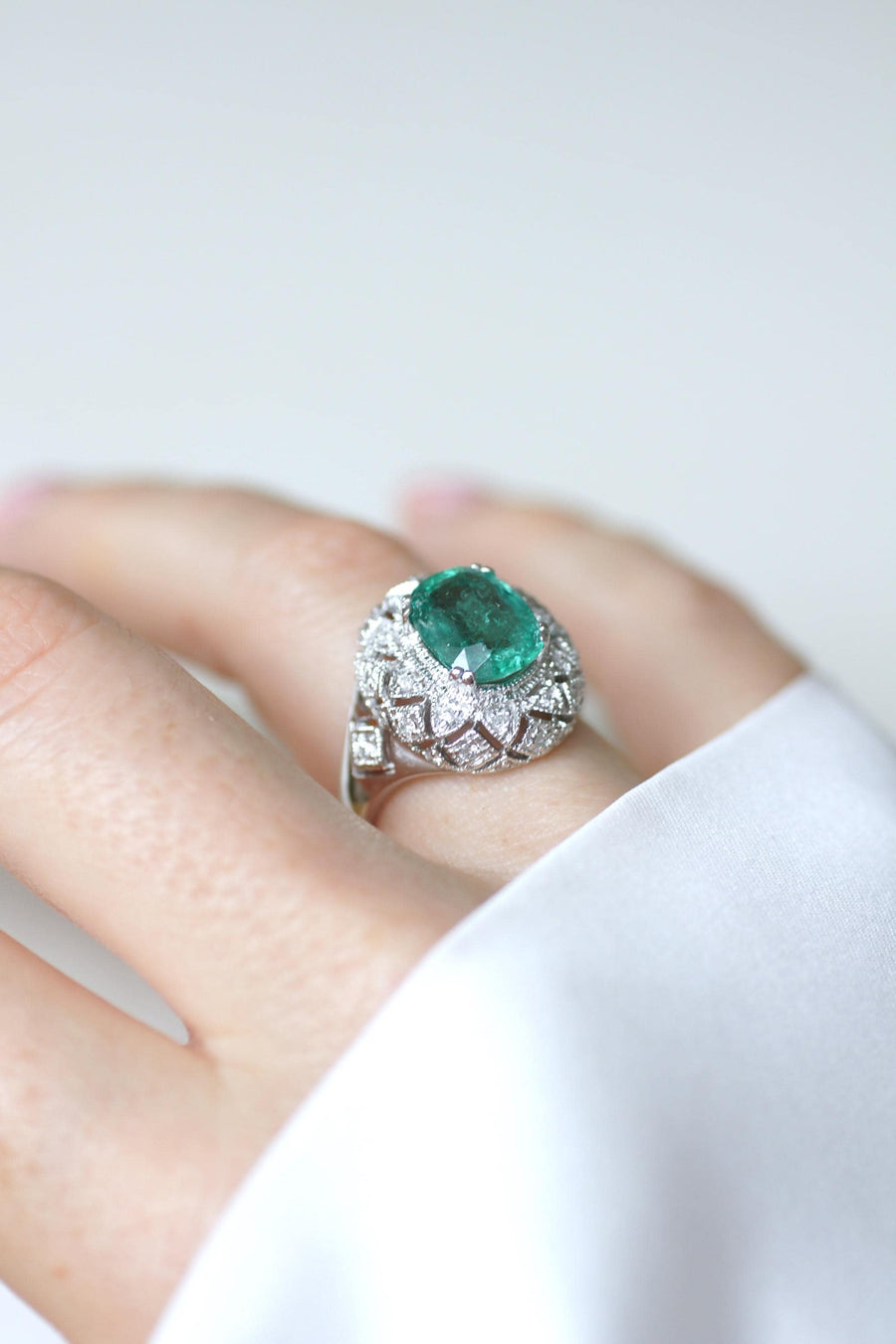 Art Deco Style Dome Ring Emerald 2.58 Cts and Diamonds on White Gold