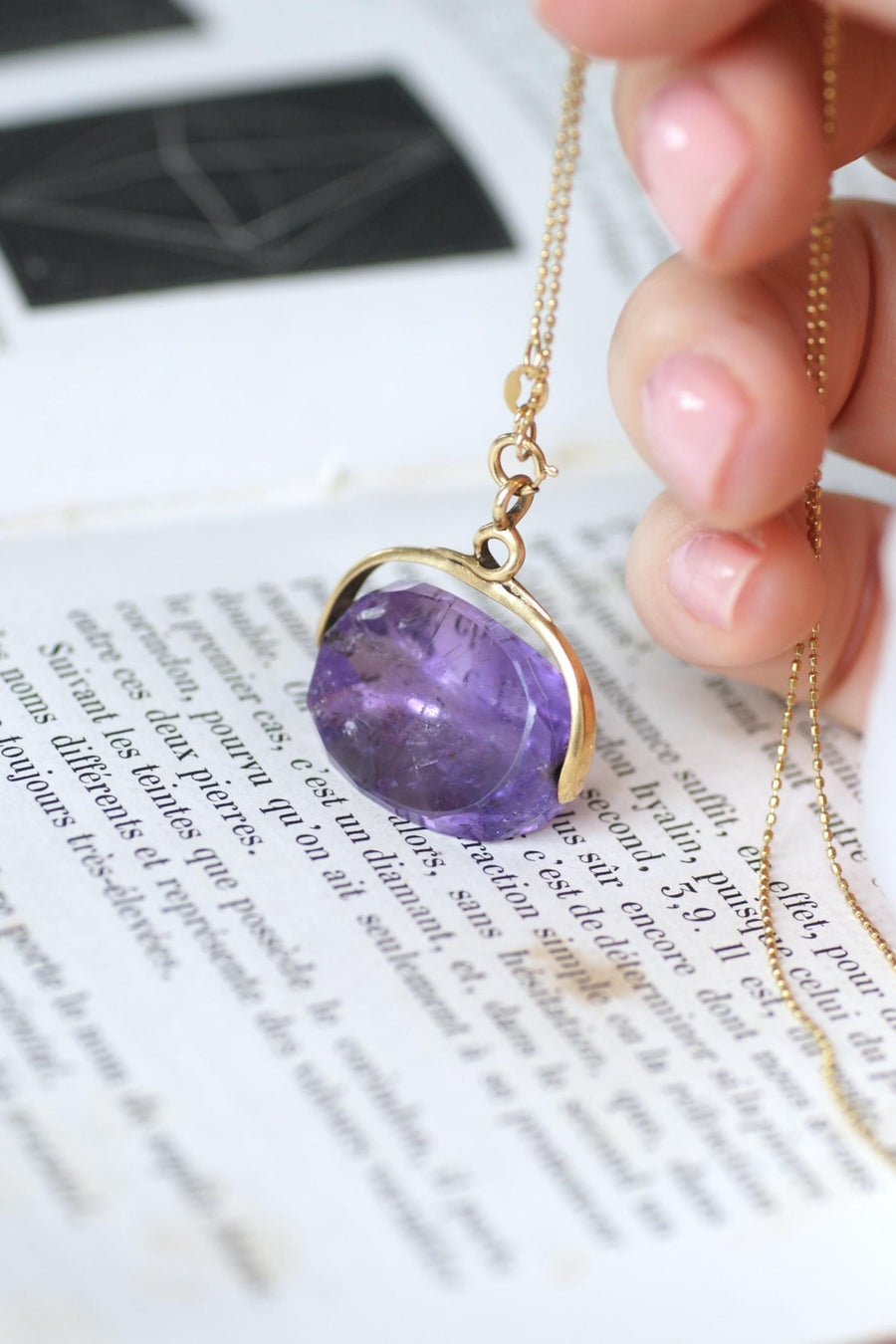 Antique Swivel Seal Pendant Amethyst on Yellow Gold