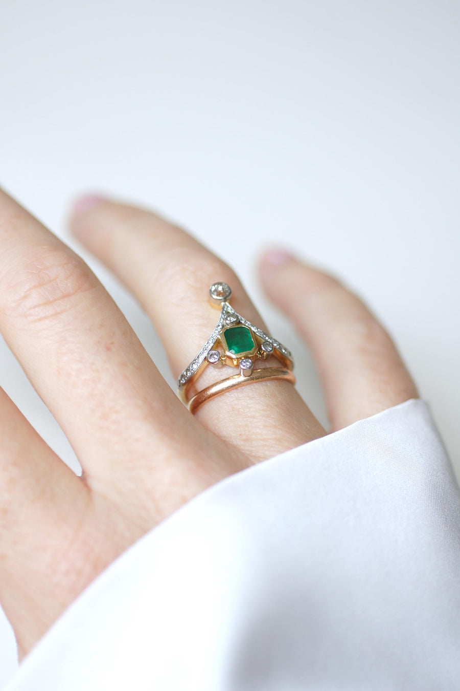 Duchesse Belle Epoque Style Emerald and Diamonds on Gold and Platinum Ring