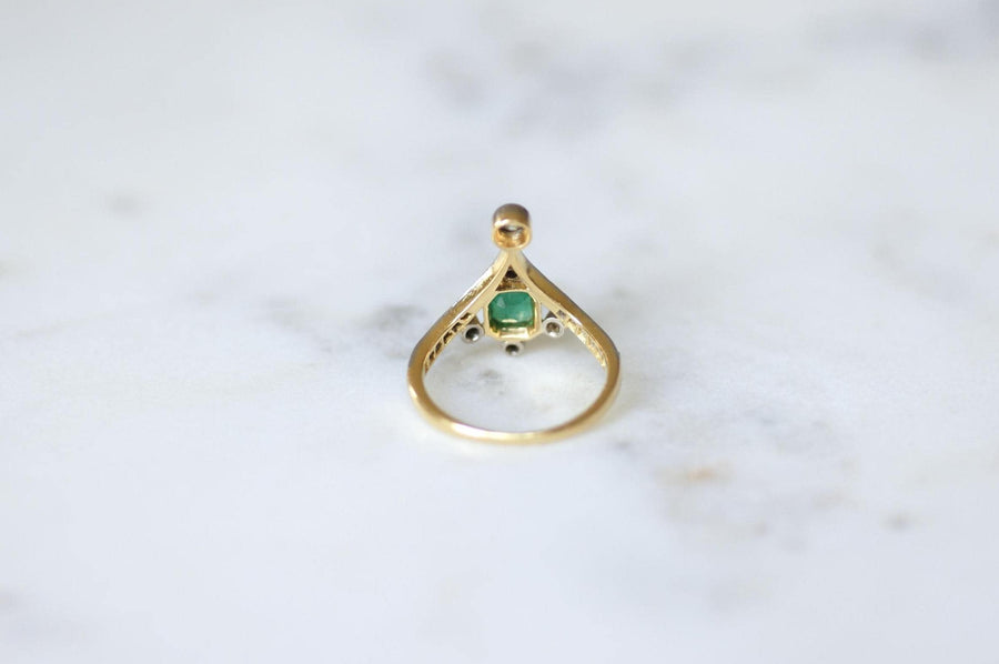 Duchesse Belle Epoque Style Emerald and Diamonds on Gold and Platinum Ring
