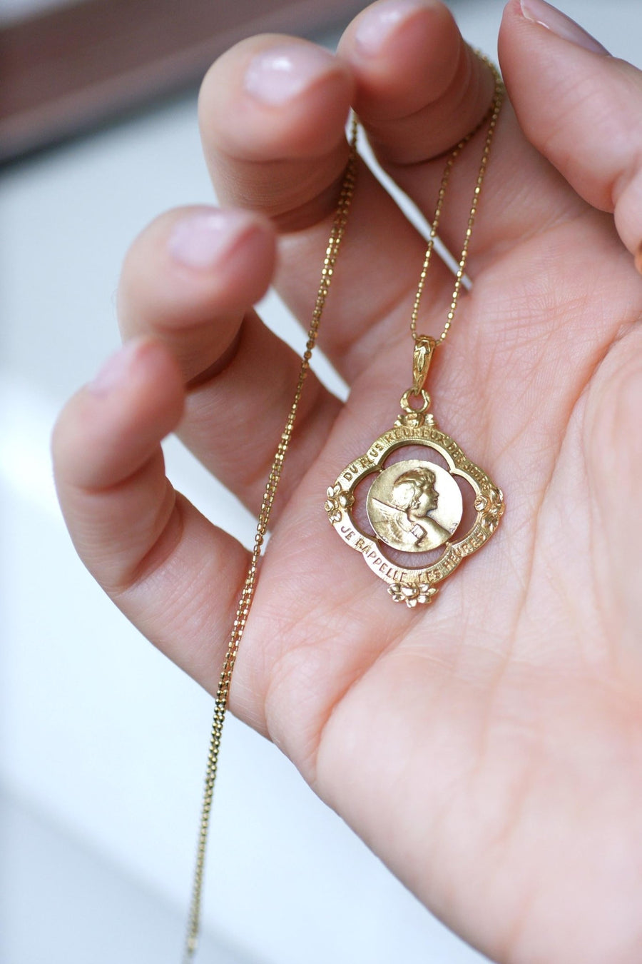 Antique Yellow Gold Angel Medal - Galerie Pénélope