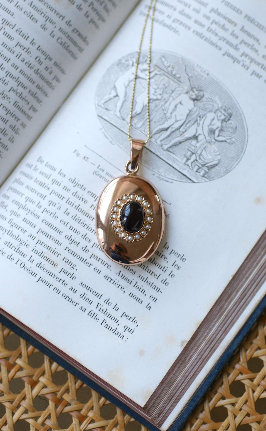 Antique Cabochon Garnet and Pearl Medallion on Rose Gold - Galerie Pénélope