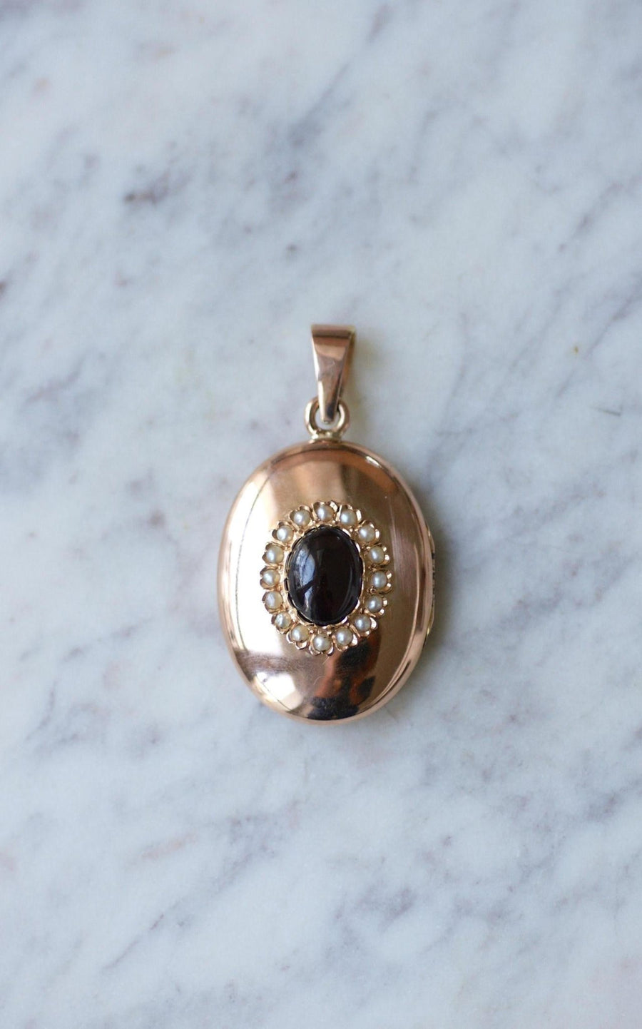 Antique Cabochon Garnet and Pearl Medallion on Rose Gold - Galerie Pénélope