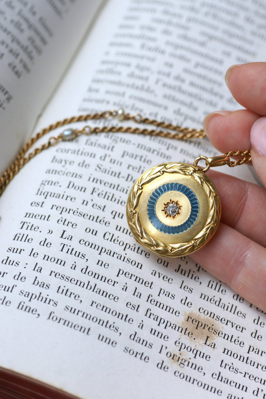 Yellow Gold Diamond Enamel Medallion with Gold Chain and Pearls - Galerie Pénélope