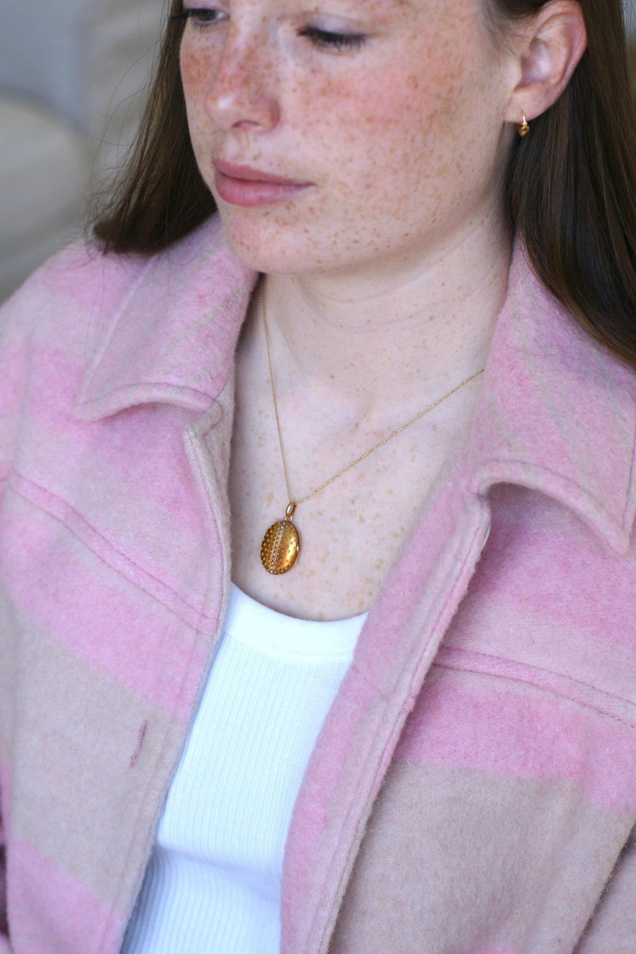 Antique Yellow Gold Openwork Medallion with Fine Pearls - Galerie Pénélope