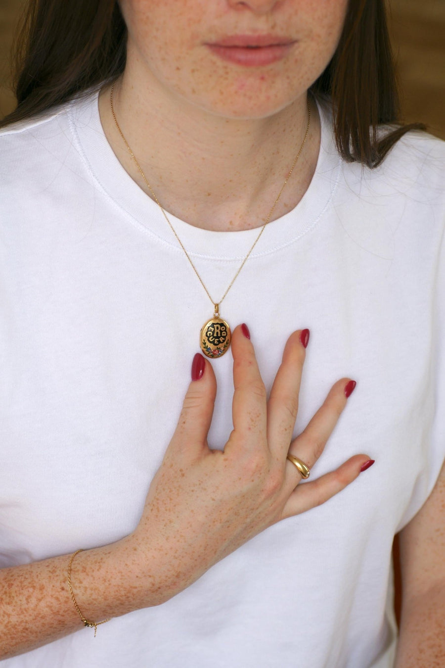 Recuerdo Opening Medallion Yellow Gold Enameled Flowers - Galerie Pénélope