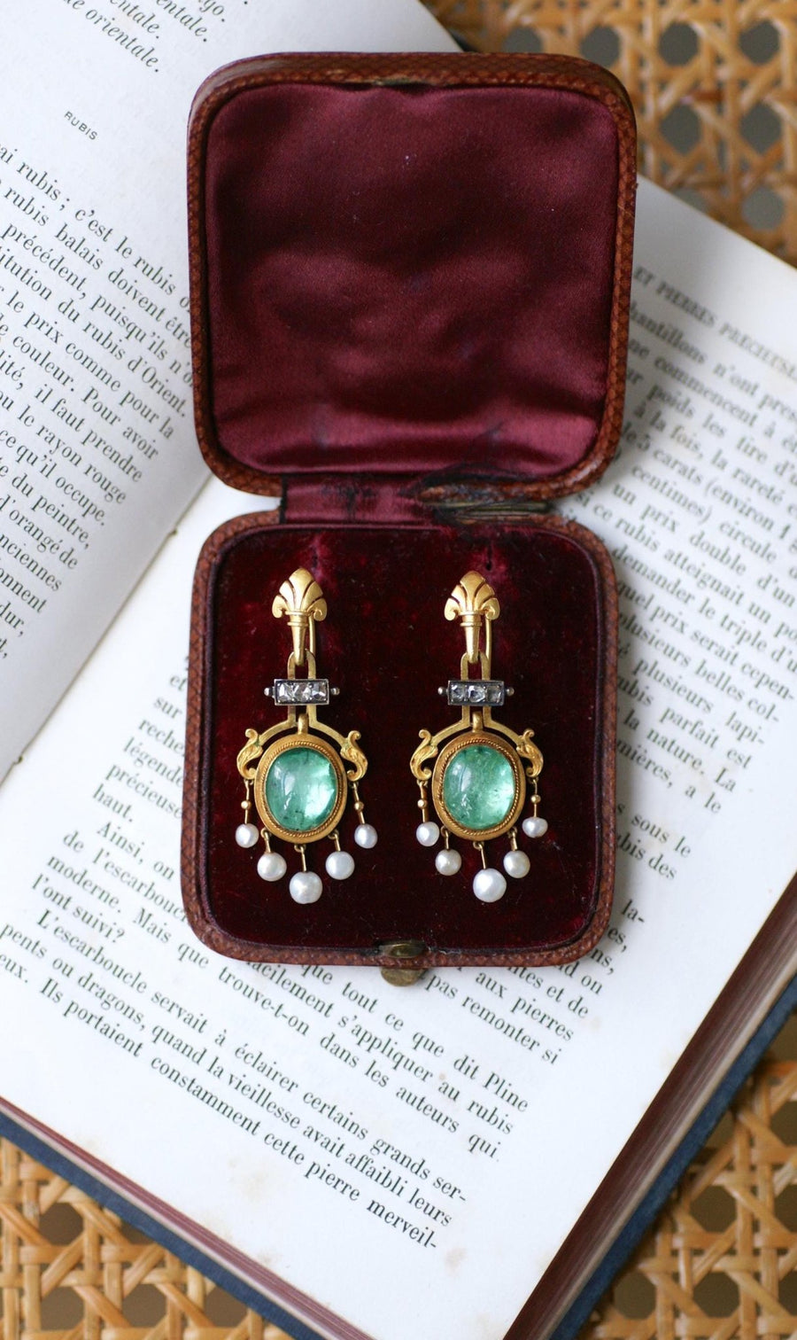 Emerald, Fine Pearls, Diamonds Earrings - Galerie Pénélope