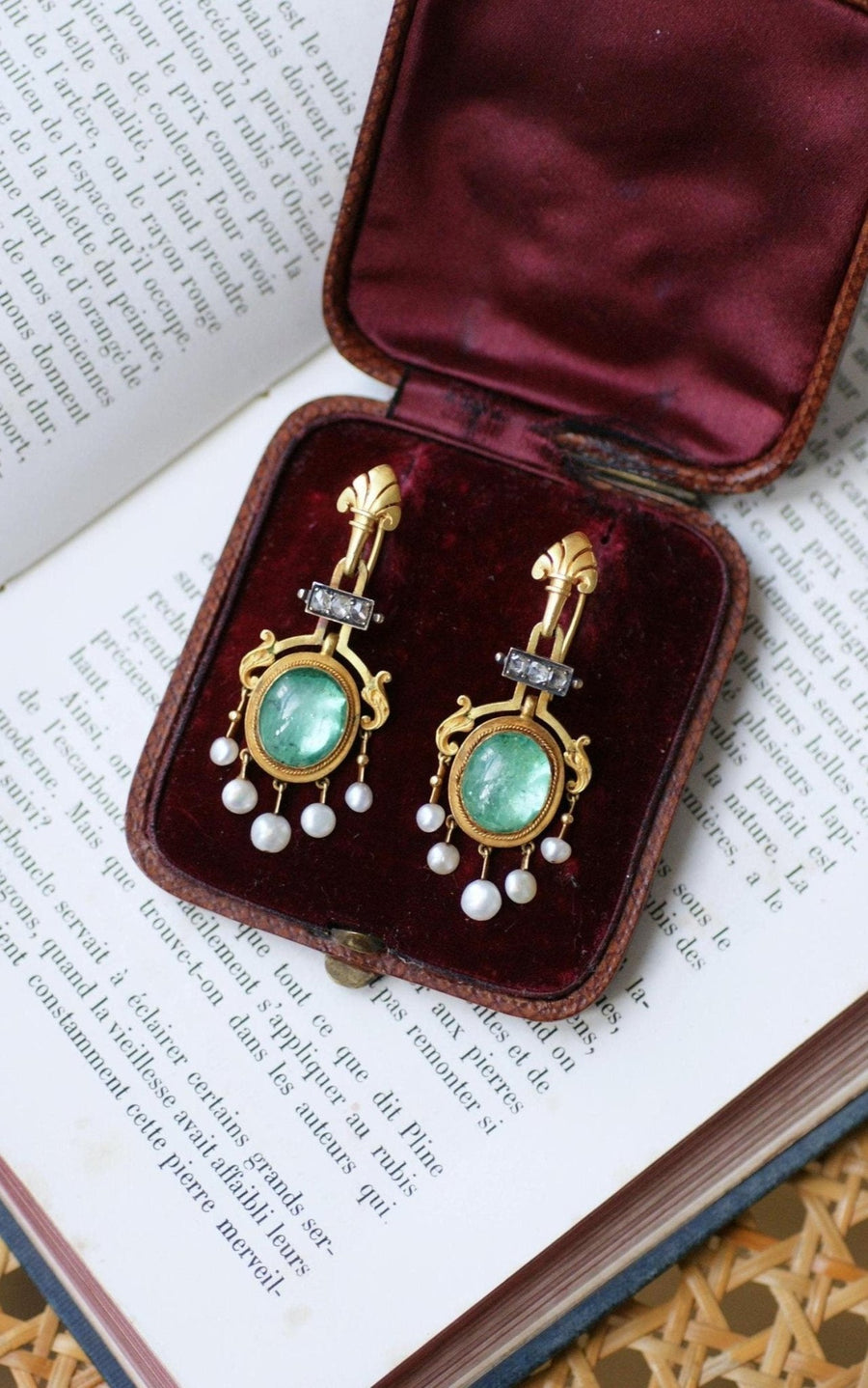 Emerald, Fine Pearls, Diamonds Earrings - Galerie Pénélope