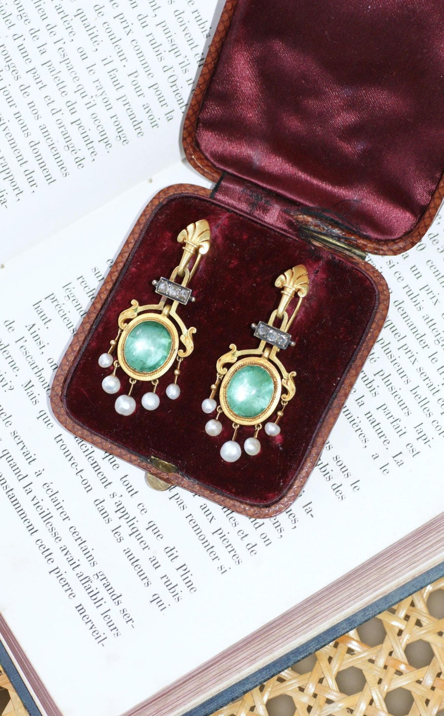 Emerald, Fine Pearls, Diamonds Earrings - Galerie Pénélope