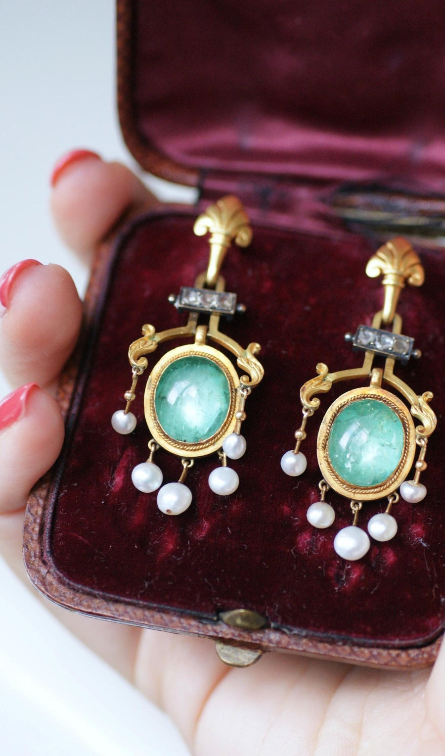 Emerald, Fine Pearls, Diamonds Earrings - Galerie Pénélope