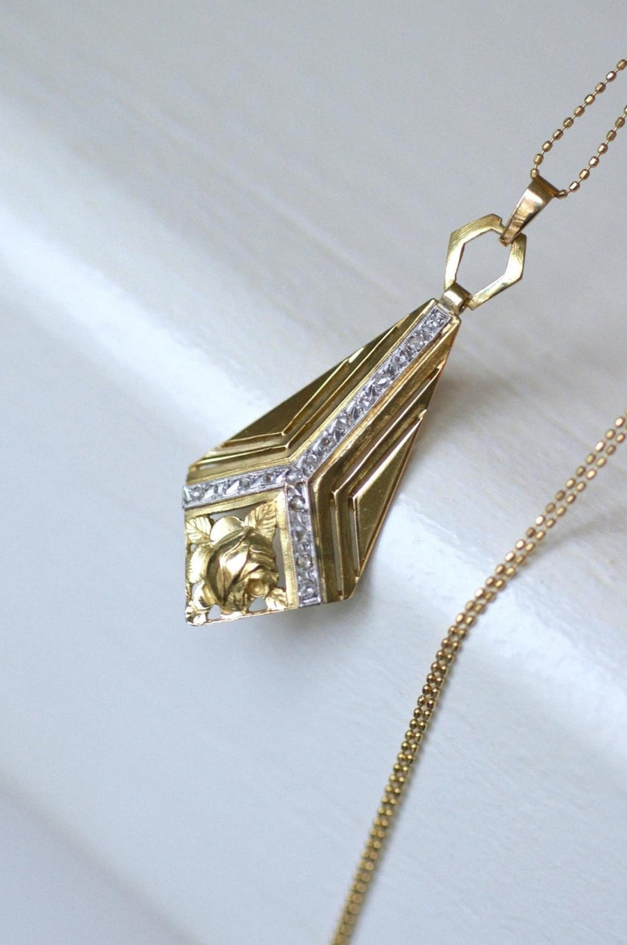 Yellow Gold and Platinum Art Deco Diamond Pendant - Galerie Pénélope