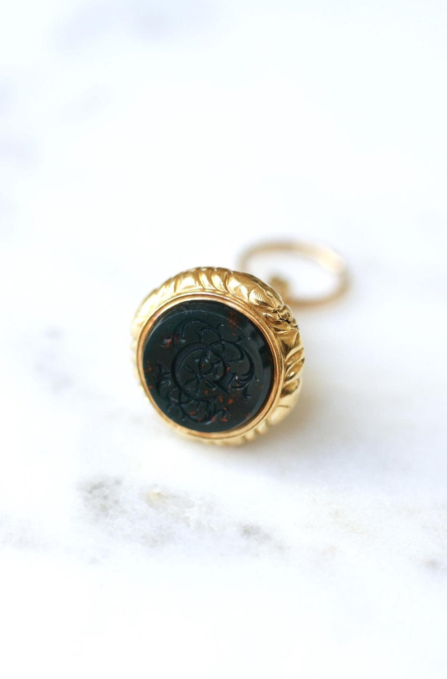 Yellow Gold and Blood Jasper Cachet Pendant - Galerie Pénélope