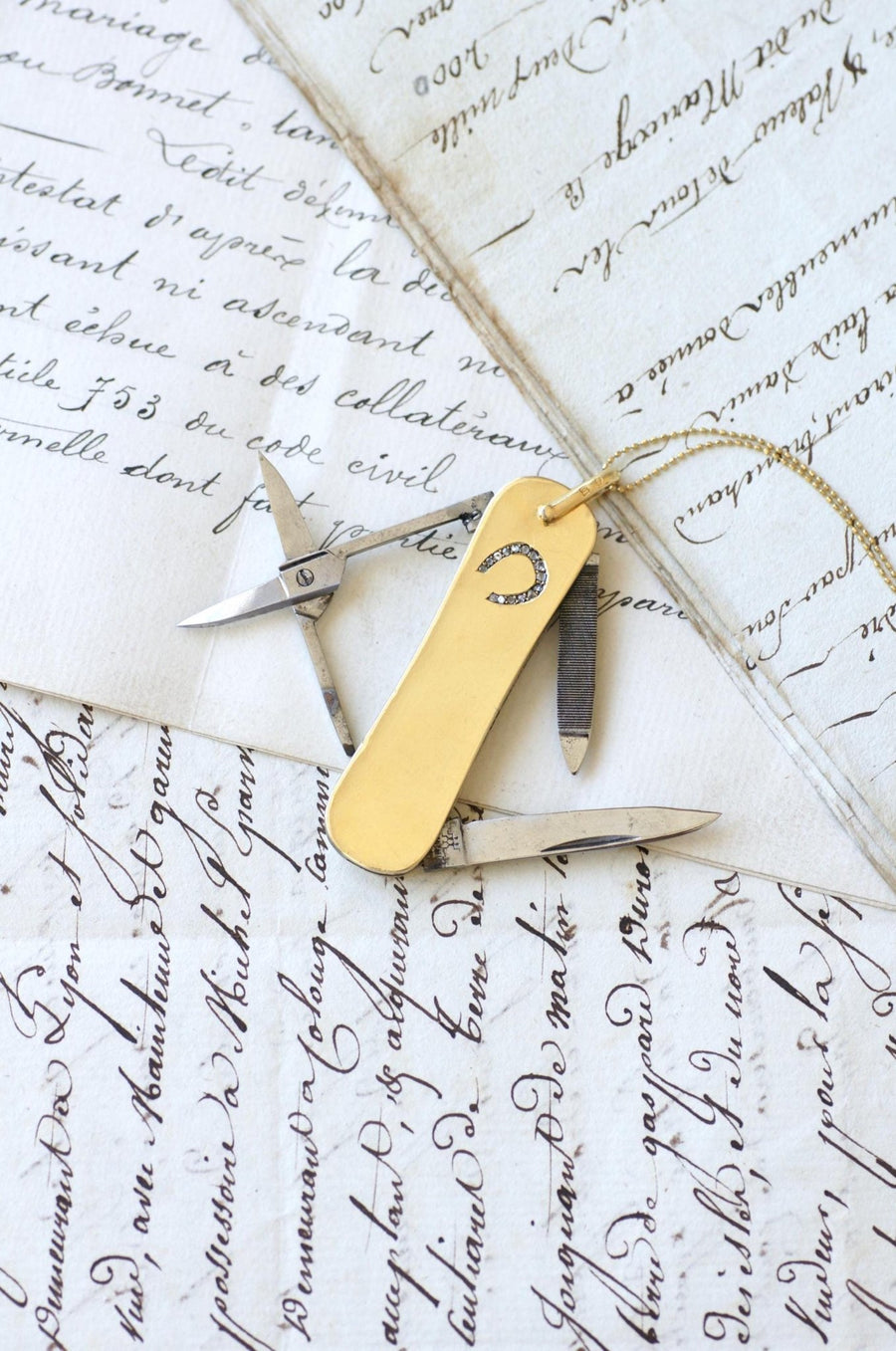 Pendant Swiss Army Knife Horseshoe Diamond on Yellow Gold JA Henckels - Galerie Pénélope