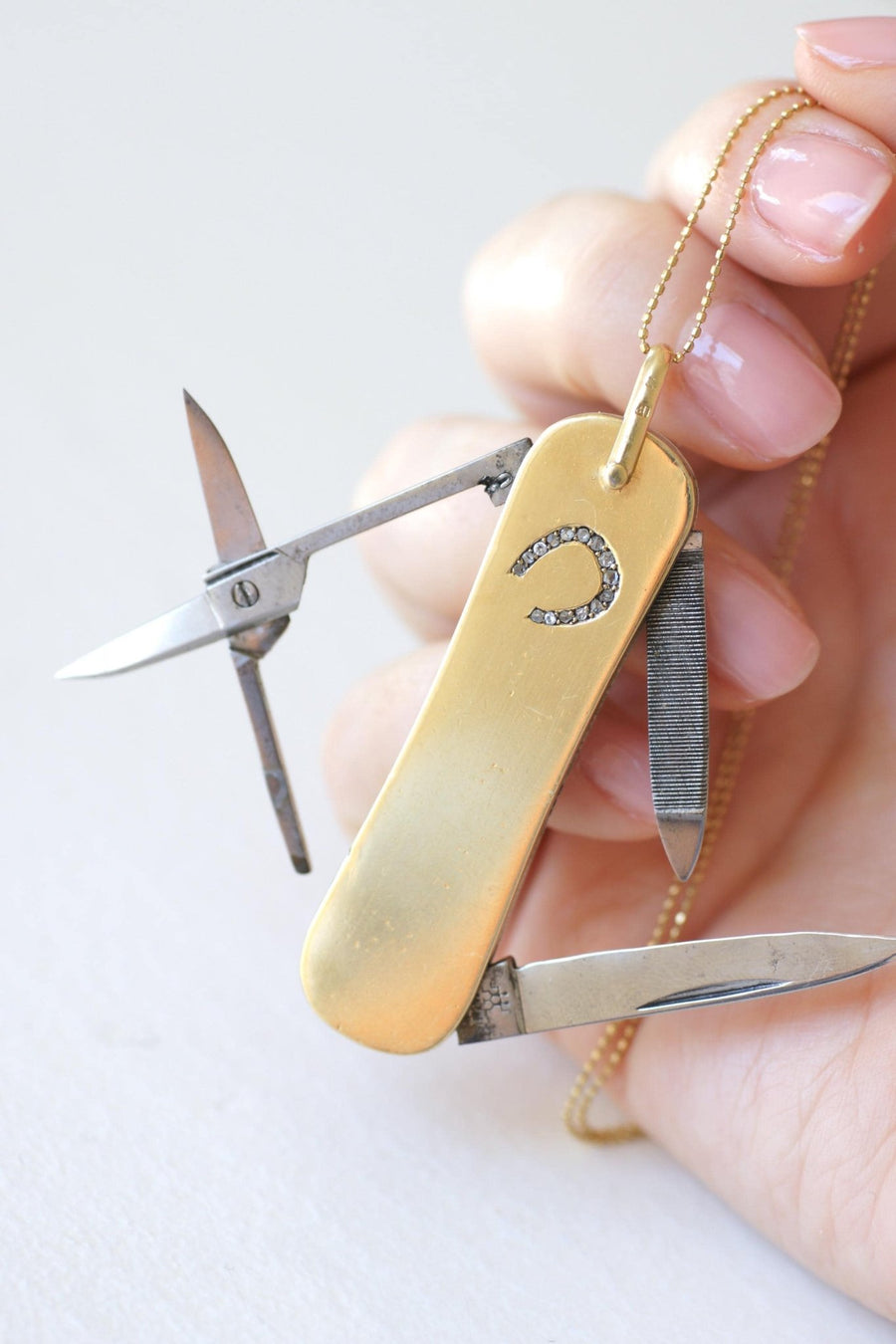 Pendant Swiss Army Knife Horseshoe Diamond on Yellow Gold JA Henckels - Galerie Pénélope