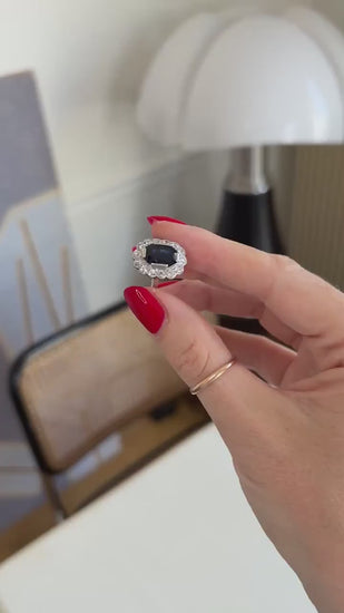 Ring Marguerite Art Deco Sapphire 3.00 Cts Surrounded by Diamonds on White Gold