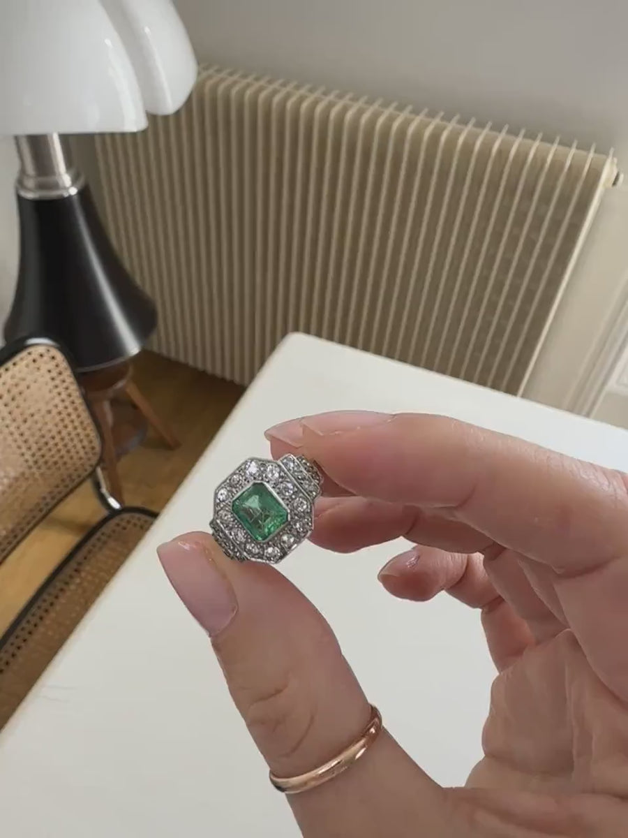 Art Deco Ring Emerald 1.00 Ct and Diamonds on Platinum