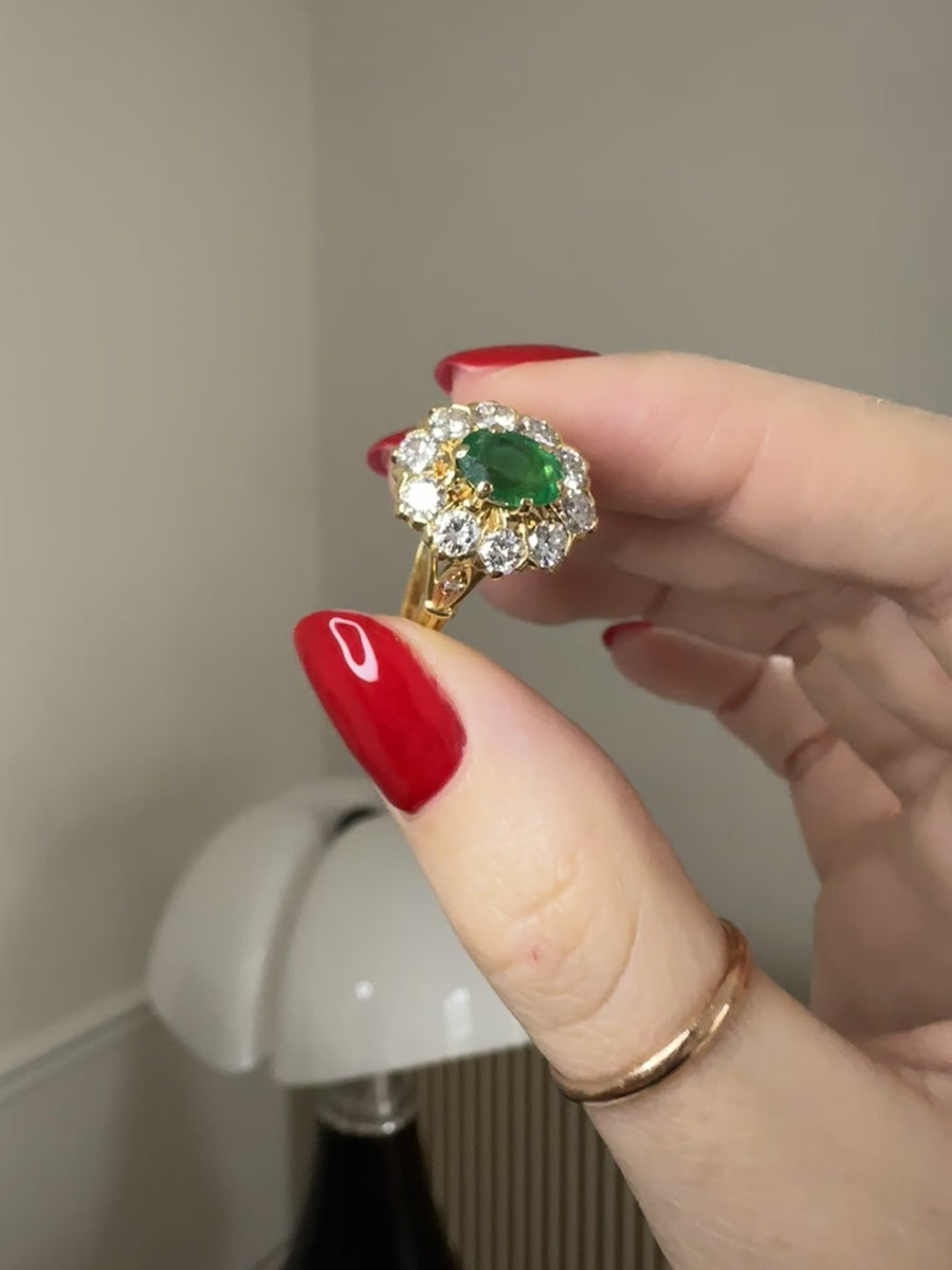 Vintage emerald and diamond daisy ring