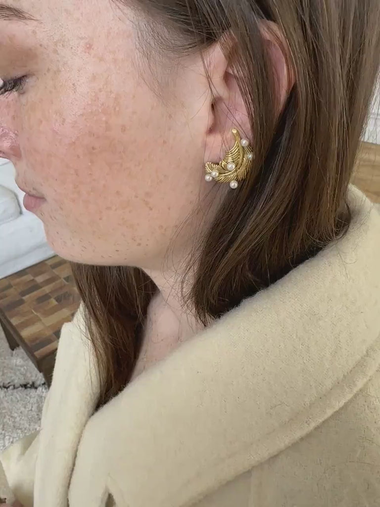 Yellow gold and pearl clip earrings