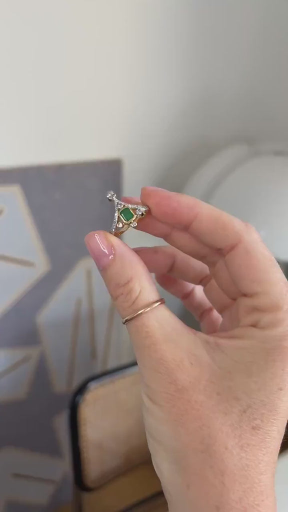Duchesse Belle Epoque Style Emerald and Diamonds on Gold and Platinum Ring