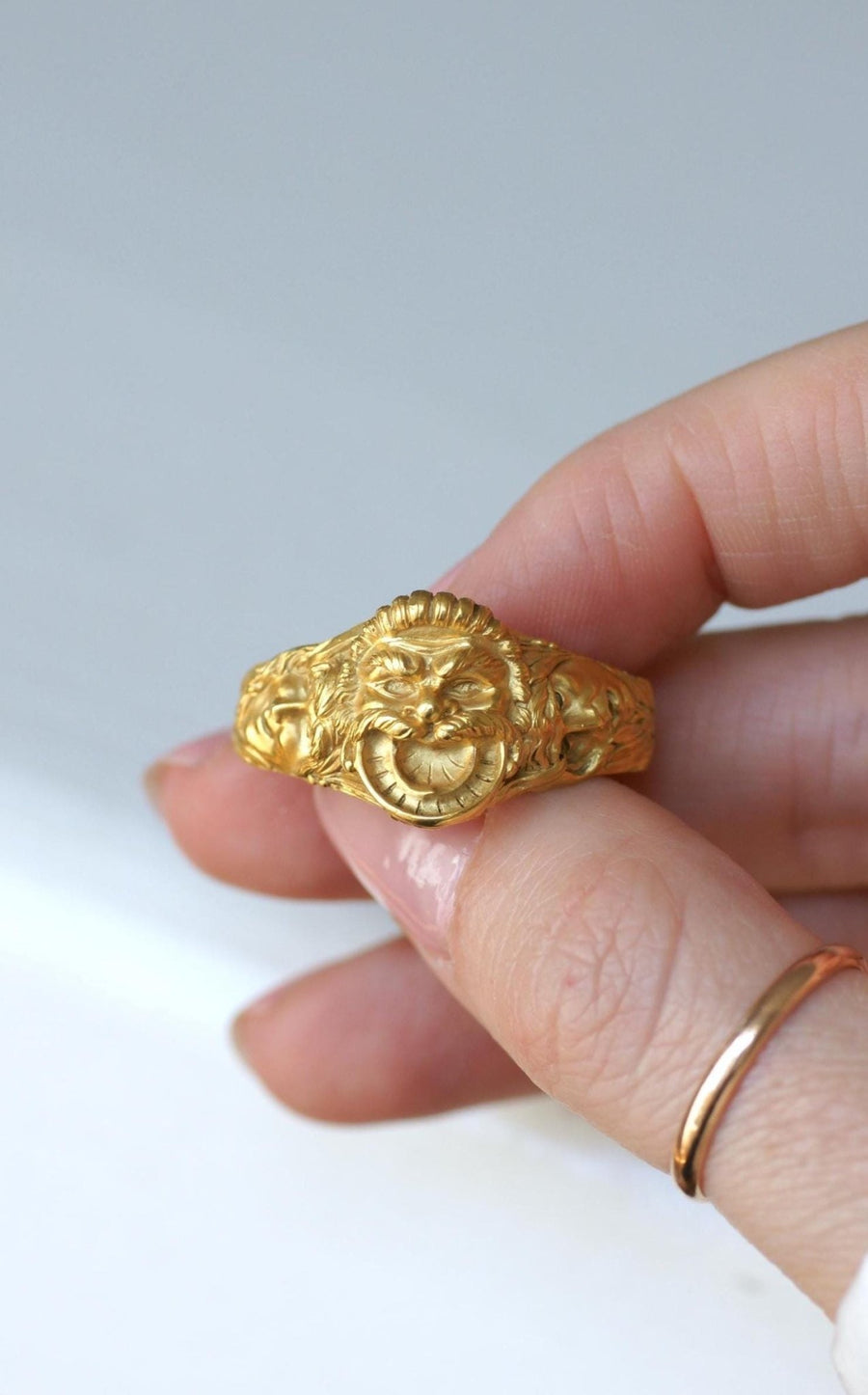 Antique Bacchus and Bacchante Yellow Gold Scarf Tie - Galerie Pénélope