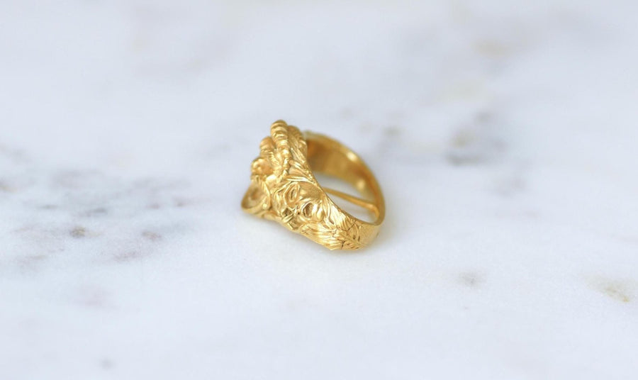 Antique Bacchus and Bacchante Yellow Gold Scarf Tie - Galerie Pénélope