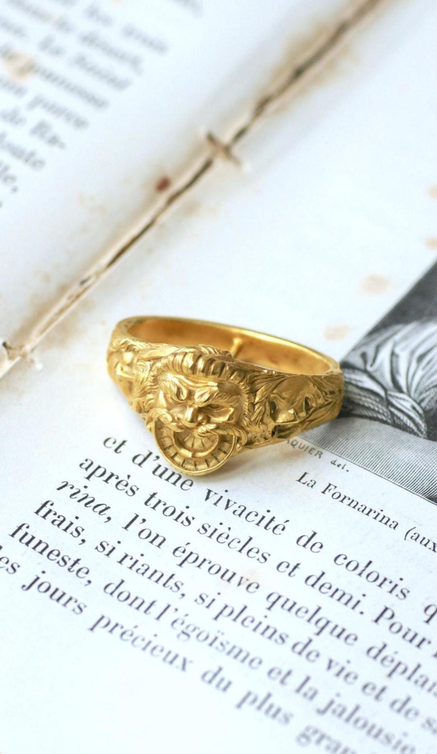 Antique Bacchus and Bacchante Yellow Gold Scarf Tie - Galerie Pénélope