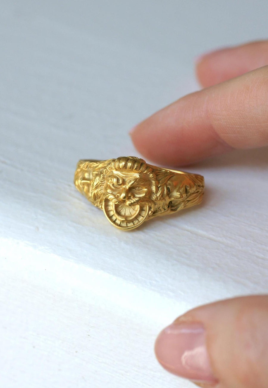 Antique Bacchus and Bacchante Yellow Gold Scarf Tie - Galerie Pénélope