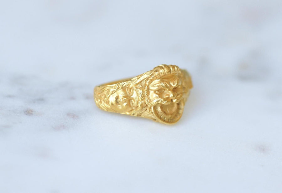 Antique Bacchus and Bacchante Yellow Gold Scarf Tie - Galerie Pénélope