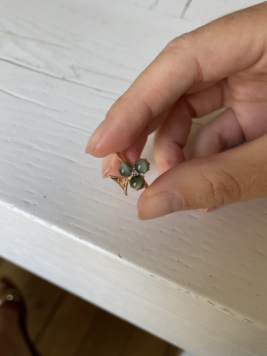 Ring clover chrysoberyl cat's eye and diamonds