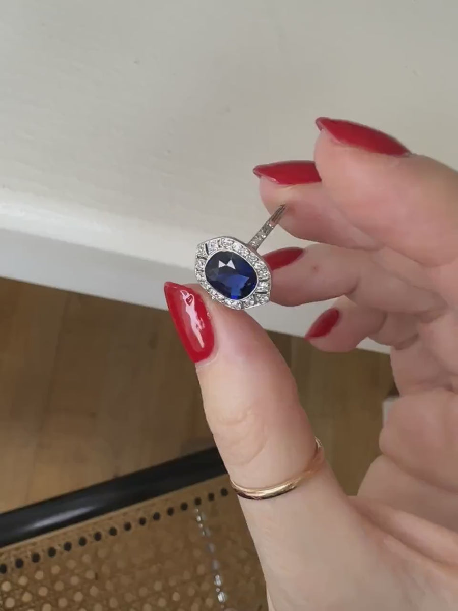 Art Deco engagement ring, sapphire and diamonds on platinum