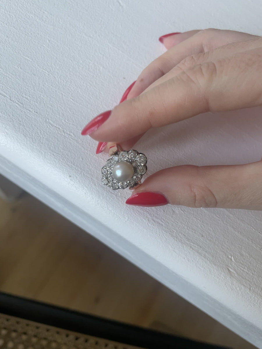 Marquise pearl ring with diamond setting