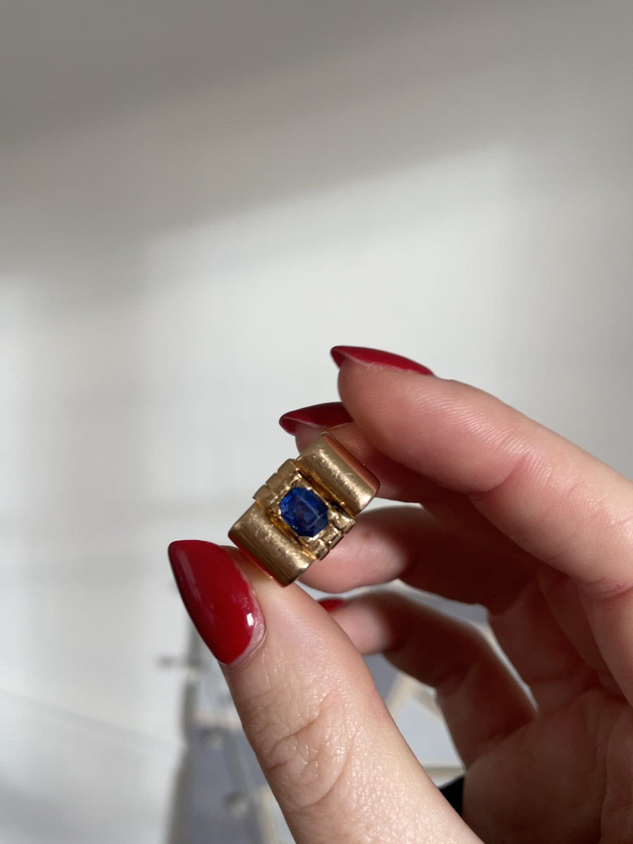 Gold and sapphire tank ring