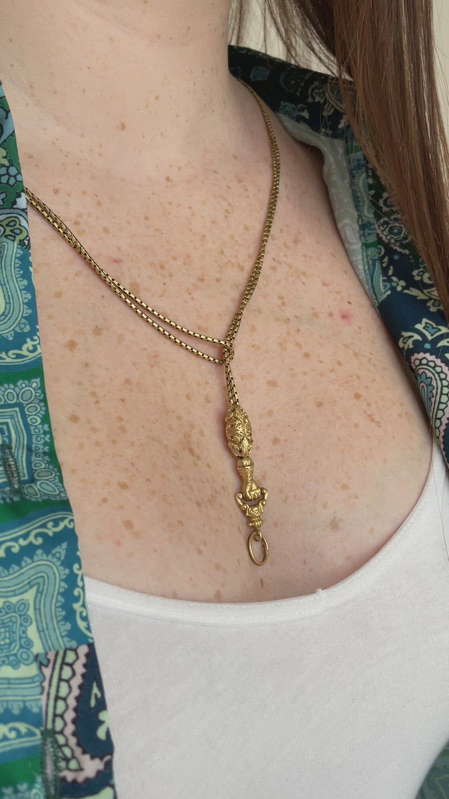 Necklace, Venetian link, yellow gold and hand