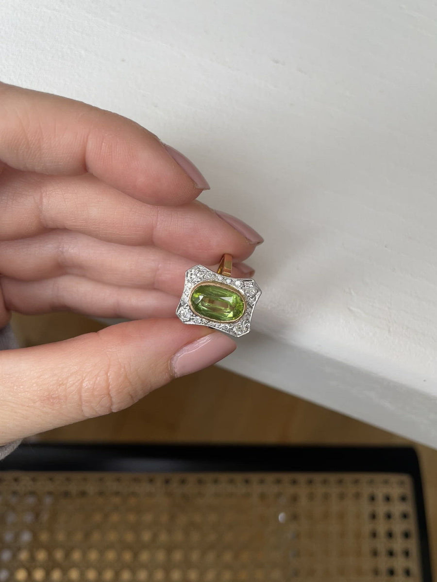 Belle Epoque Peridot ring with diamond setting