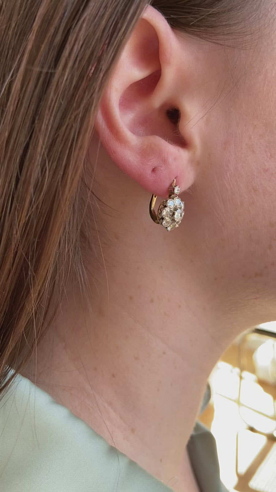 Daisy earrings, diamonds