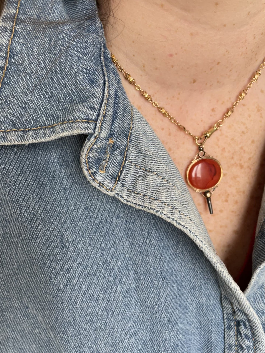 Antique watch key in pink gold and carnelian