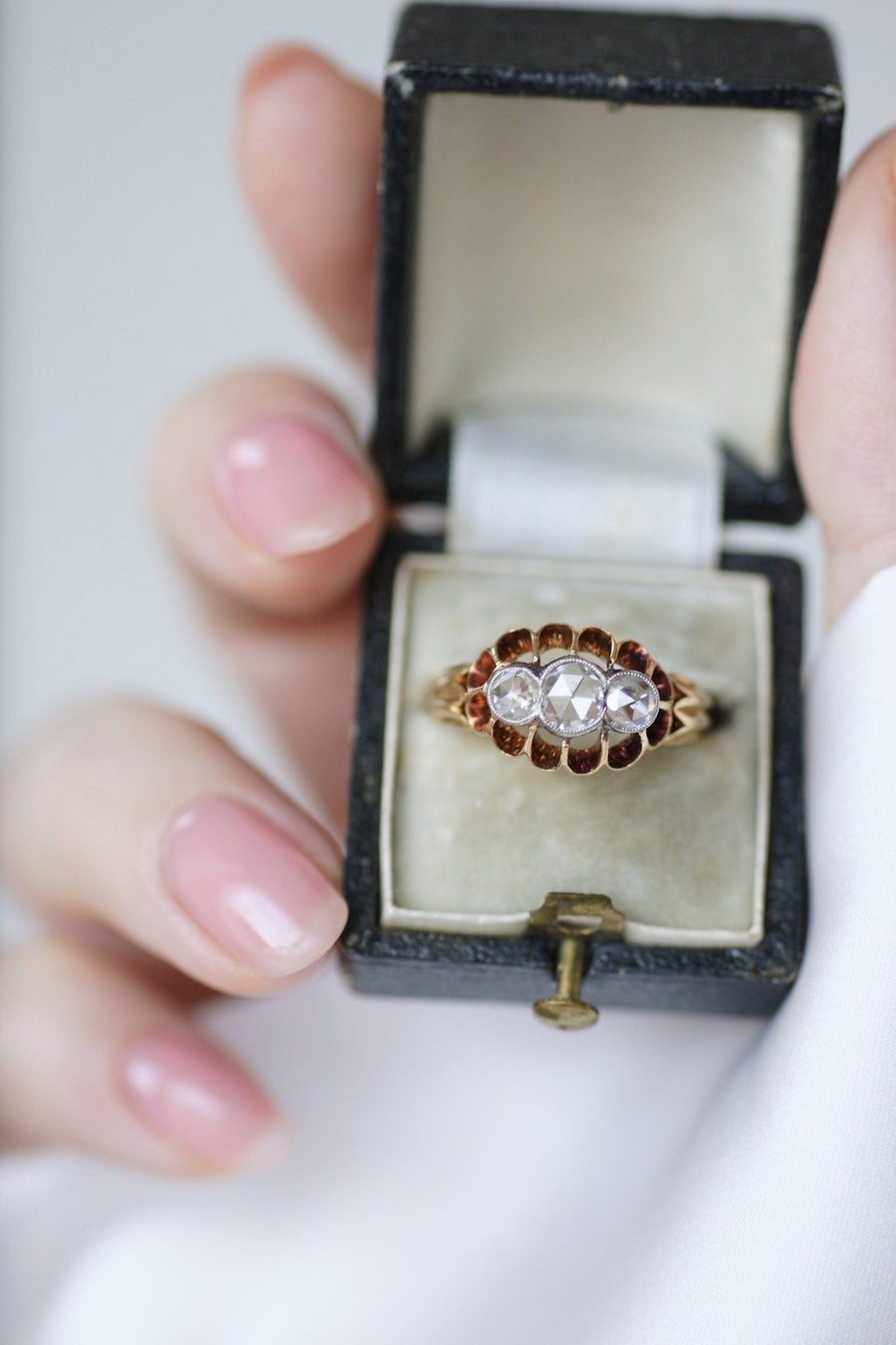 Garter ring 3 diamonds on gold - Penelope Gallery
