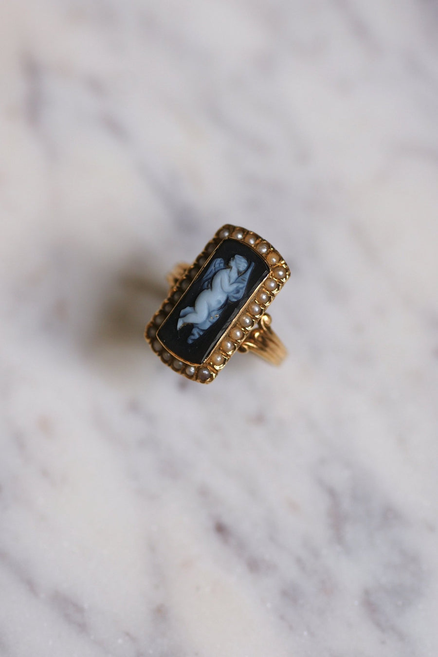 Antique gold cameo angel musician agate ring - Galerie Pénélope
