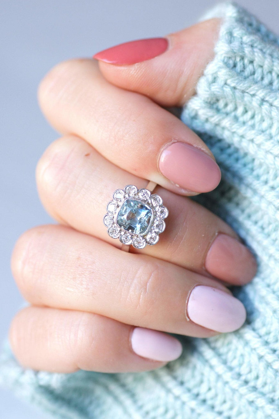 Antique aquamarine engagement ring with diamonds on white gold - Galerie Pénélope