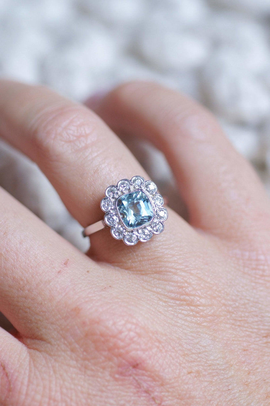Antique aquamarine engagement ring with diamonds on white gold - Galerie Pénélope