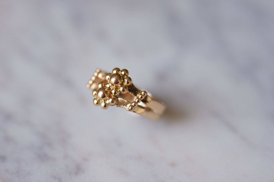 Antique flowers and balls ring in 18Kt gold - Galerie Pénélope